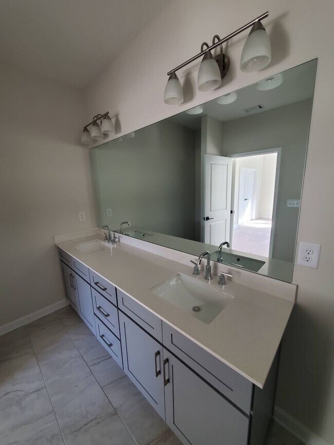 Building Photo - BRAND NEW TOWNHOMES AVALIABLE NOW