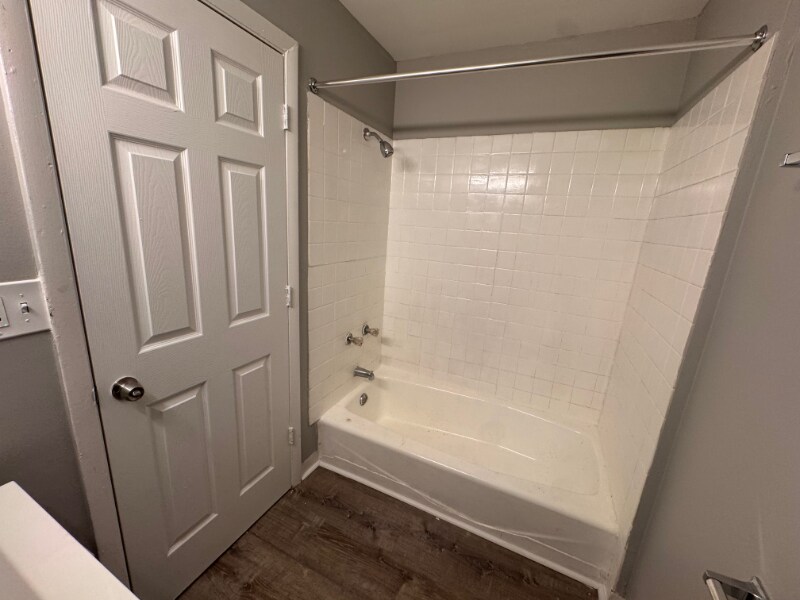 Building Photo - 474 W 14th Pl