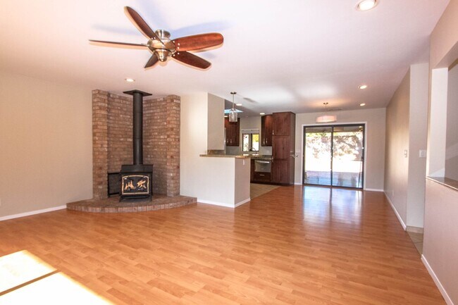 Building Photo - Sedona Three bedroom Home!