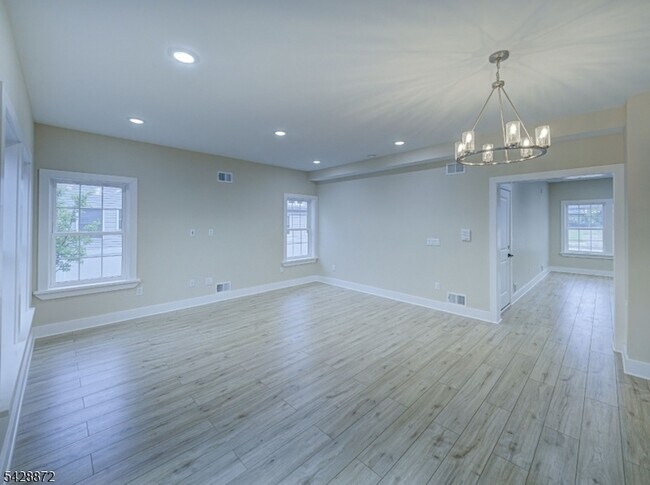 Building Photo - 8 Travers Ave