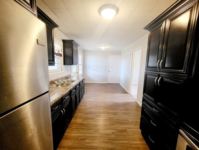 Building Photo - 3208 42nd St