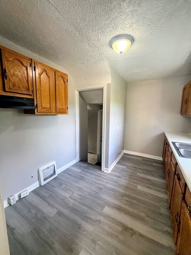 Building Photo - 3 bedroom 1 bath single family home for rent - Akron OH