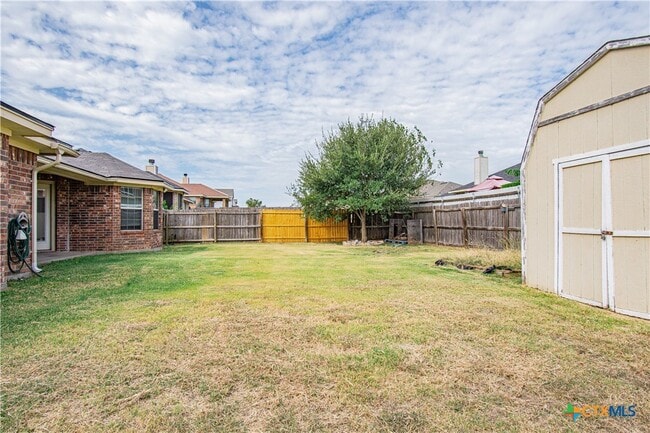 Building Photo - 305 Hedy Dr