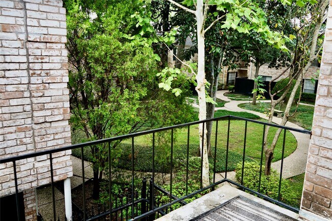 Building Photo - 7900 Westheimer Rd