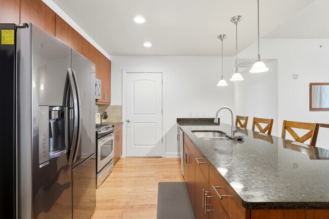 Building Photo - 701 Royal Ct