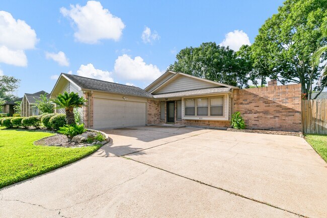 Building Photo - 819 Millpond Dr