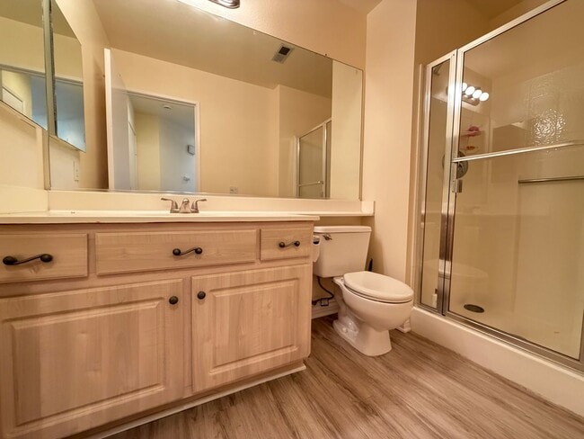 Building Photo - BEAUTIFULLY REFRESHED UPPER-LEVEL CONDO WITH GARAGE & RESORT-STYLE AMENITIES