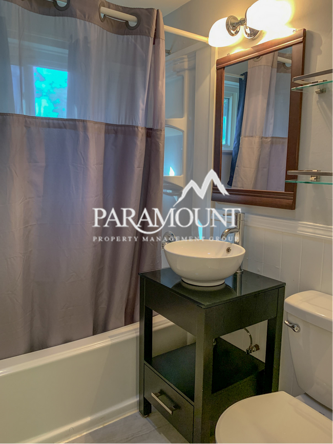 Building Photo - Adorable 2 Bed 1.5 Bath on Rocky Point!