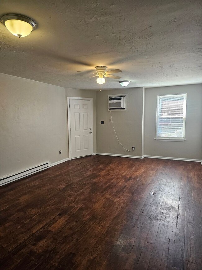 Building Photo - 410 Pendleton St