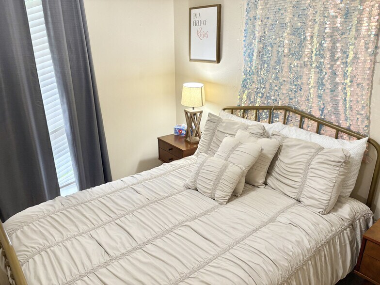 Building Photo - 2015 Colgate Dr