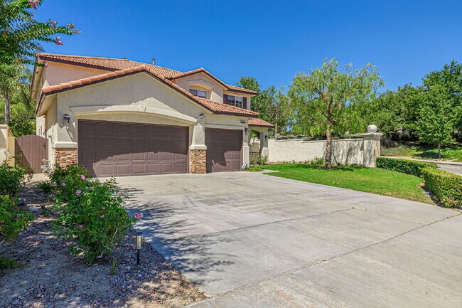 Building Photo - Executive 5-Bedroom Pool Home with Dual Master Suites in Stevenson Ranch