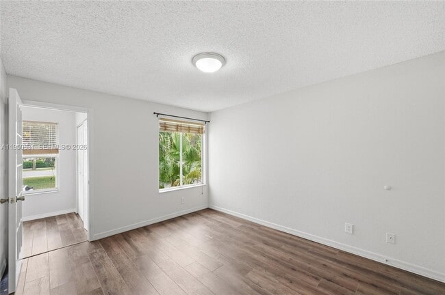 Building Photo - 437 Vista Isles Dr