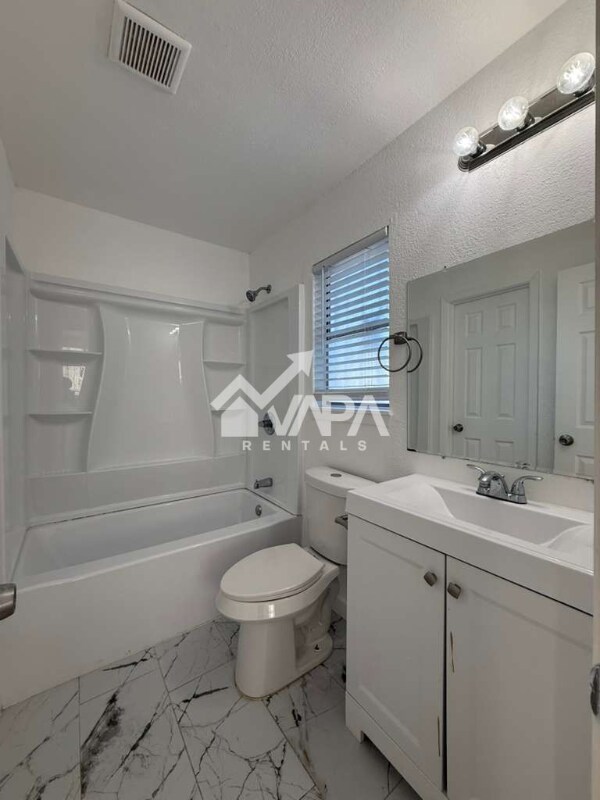 Building Photo - 9226 Nagel St