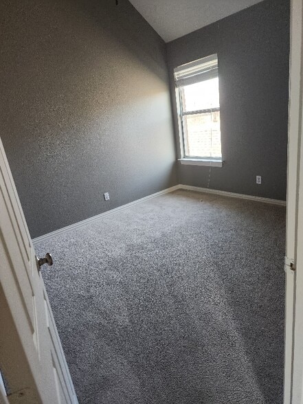 Building Photo - 1008 Raleigh Path