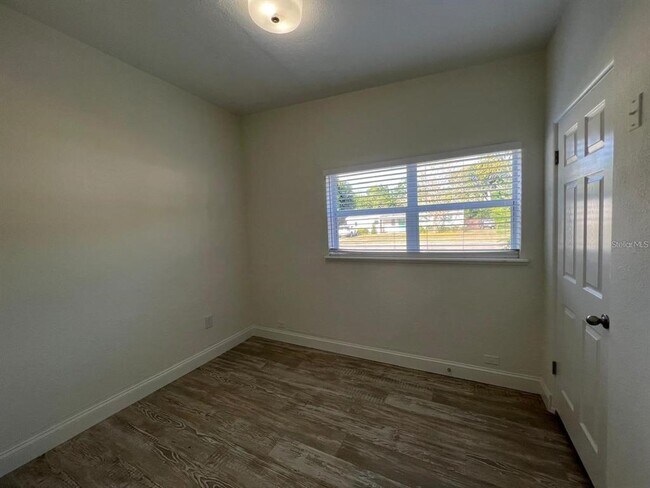 Building Photo - 5037 Lake Howell Rd
