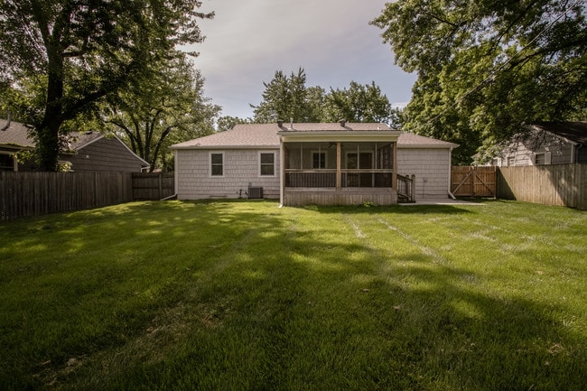 Building Photo - 6038 Juniper Dr