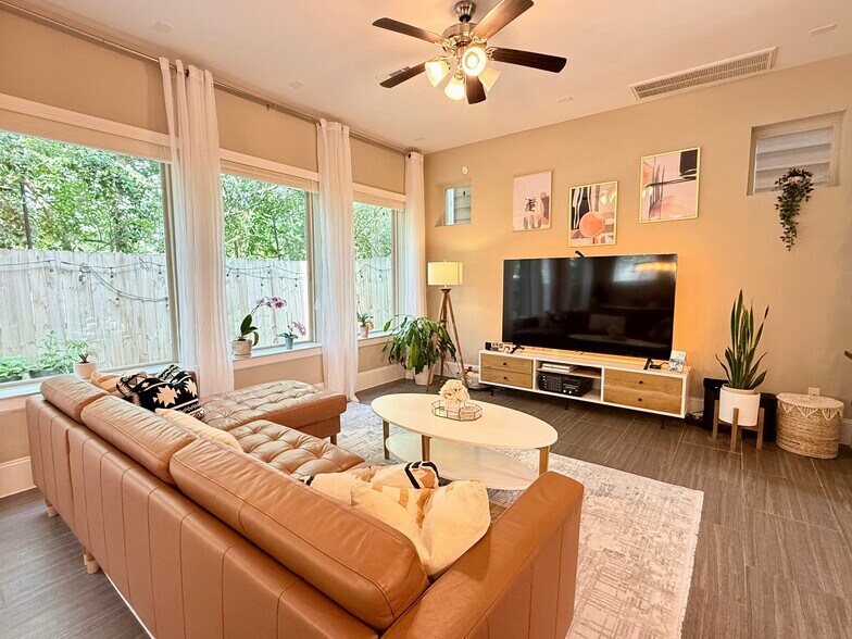 Building Photo - 8809 Ashbloom Ln