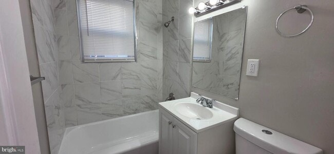 Building Photo - 3207 11th Pl SE