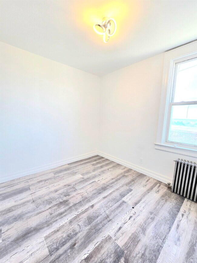 Building Photo - 1202 Hillside Pl