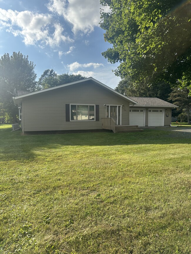 Building Photo - 701-35 Wisconsin Ave