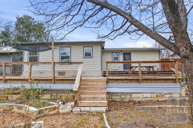 Building Photo - 2003 Tillery St