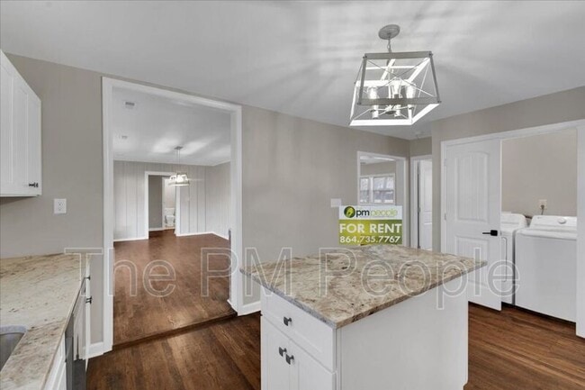 Building Photo - 501 S E St