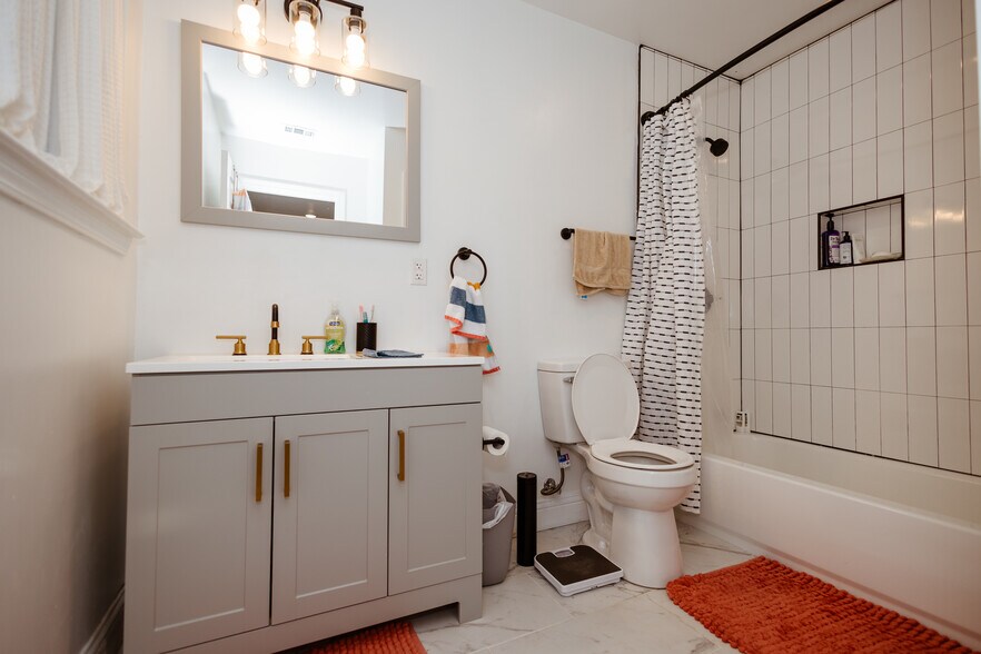 Building Photo - 3836 Leland Ave