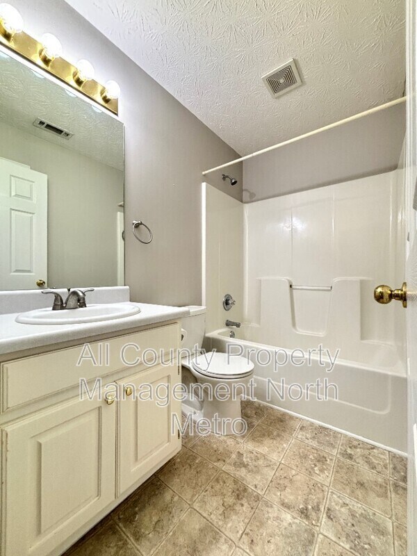 Building Photo - 4710 Middleboro Ln