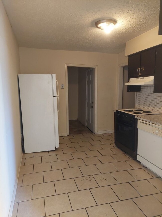 Building Photo - Cute Duplex