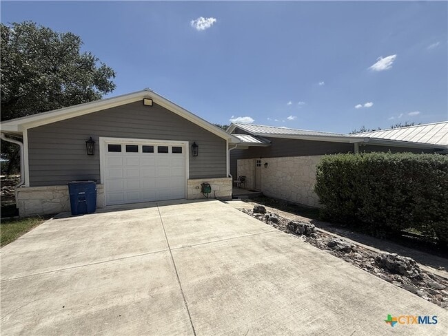 Building Photo - 4130 Summit Dr