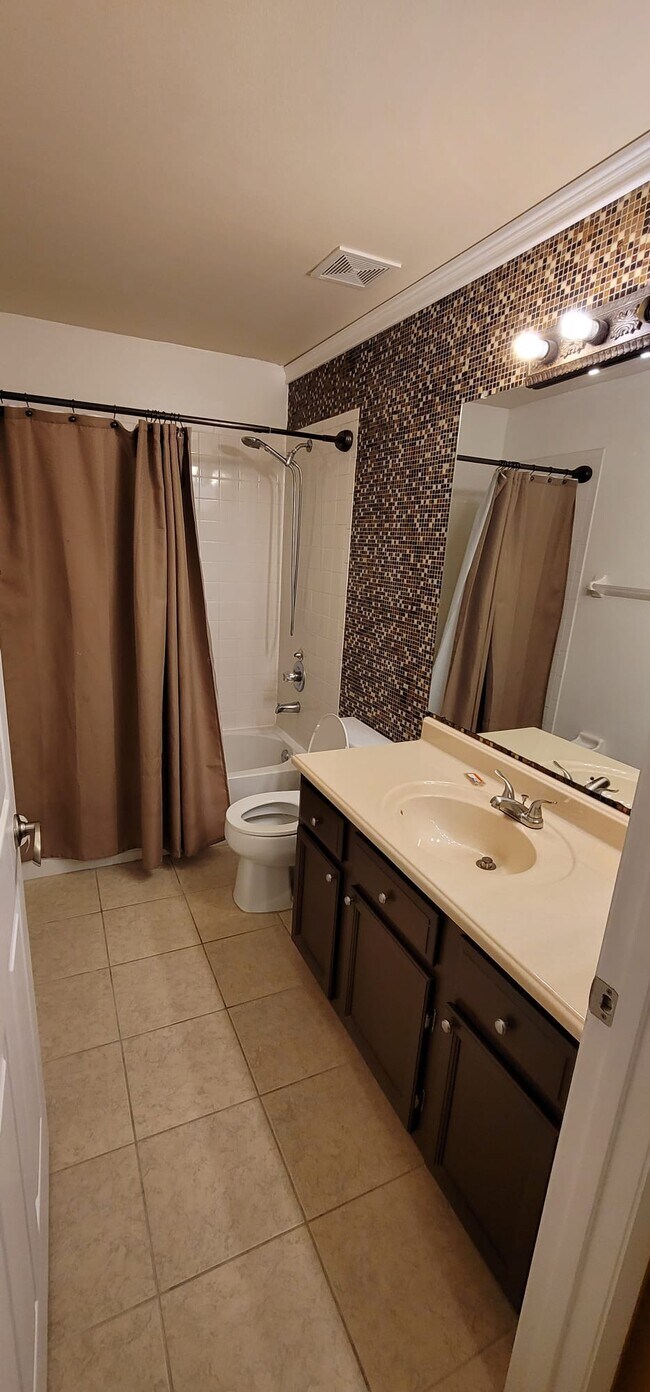 Building Photo - 1324 Franford Dr