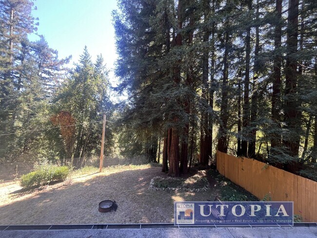 Building Photo - 10585 Redwood Dr