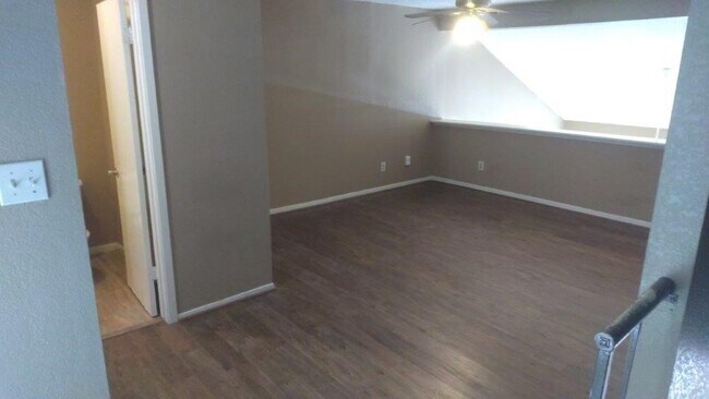 Building Photo - 2429 Miramar Ct
