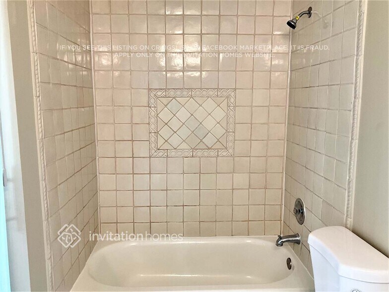 Building Photo - 2703 SW 5th St