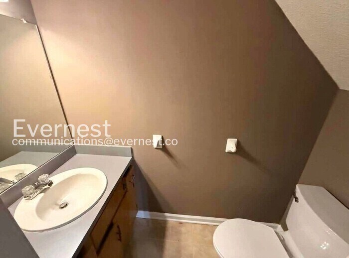 Building Photo - 2543 Hampstead Dr