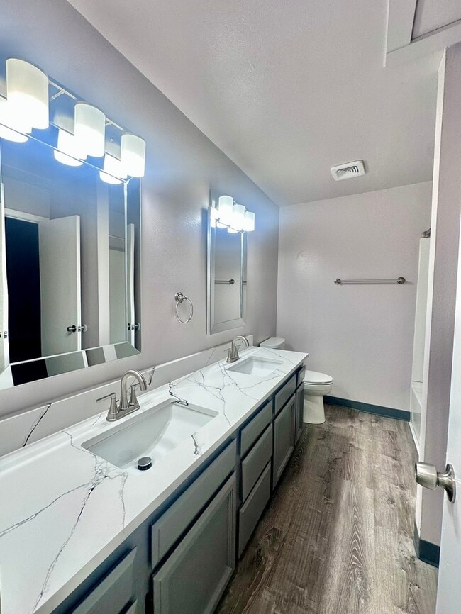 Building Photo - Charming & Spacious 3-Bedroom Duplex in the Heart of Highland!