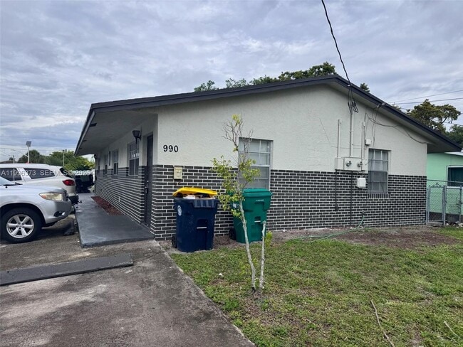 Building Photo - 990 Phippen Waiters Rd