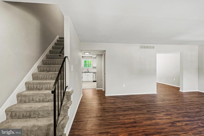 Building Photo - 468 Cornell Ct