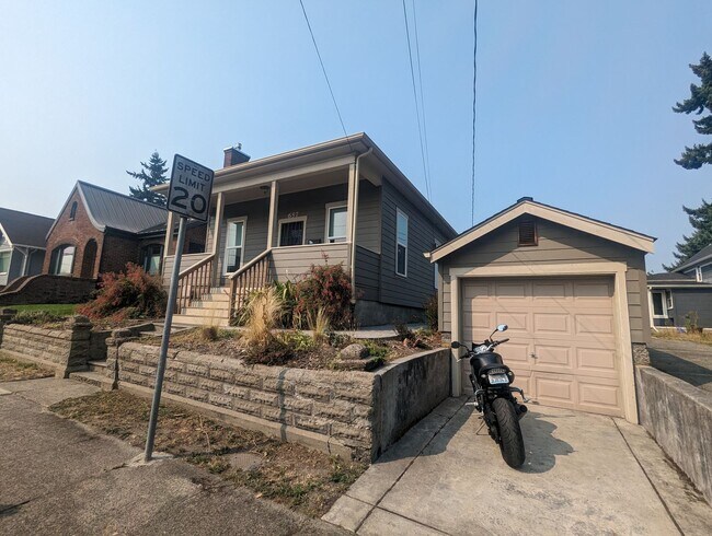 Building Photo - Charming 3-Bedroom Bremerton Home