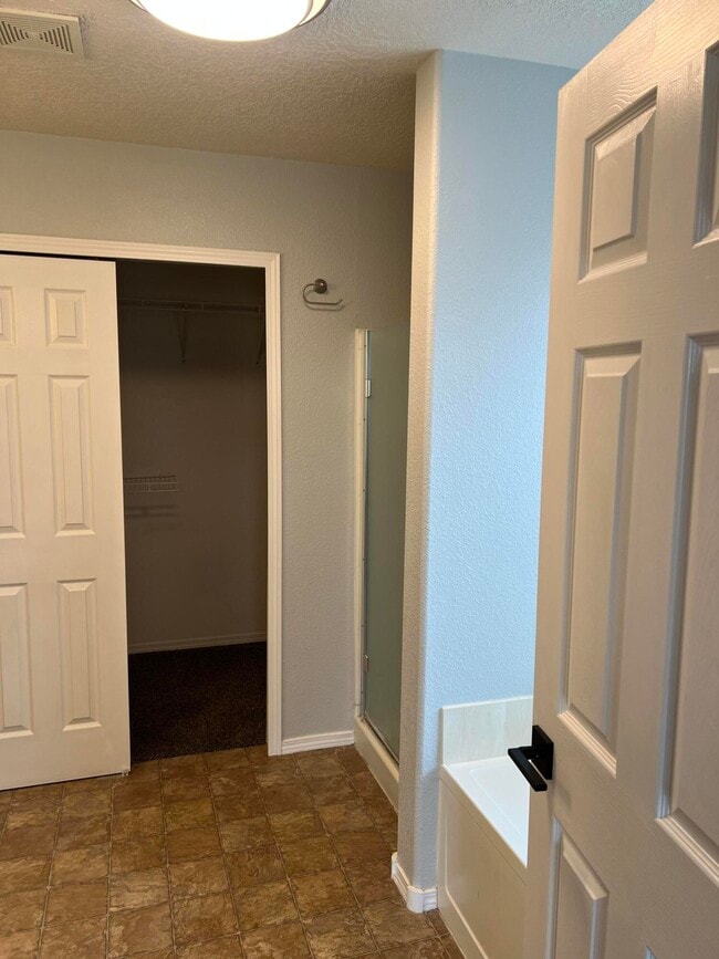 Building Photo - 1004 Desert Paintbrush Loop