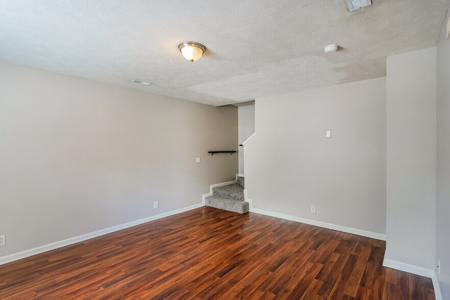 Building Photo - 7480 Maggie Dr