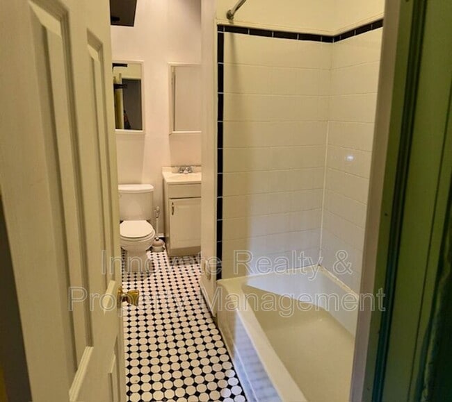 Building Photo - 4416 Locust Ave