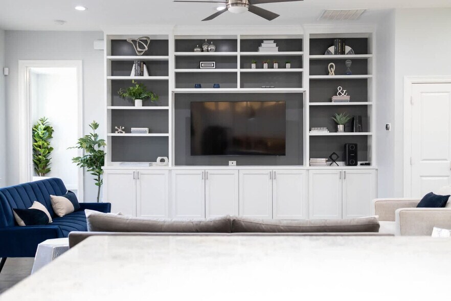 Building Photo - 987 Little Den Dr