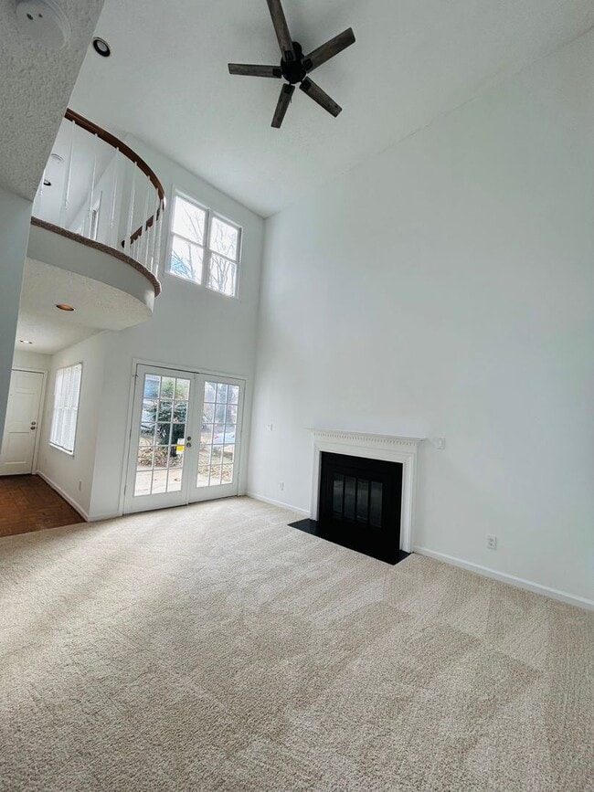 Building Photo - Cute 2-story home 2 bedroom 2 1/2 bath with a 1 car garage off Pisgah Church road NW Greensboro