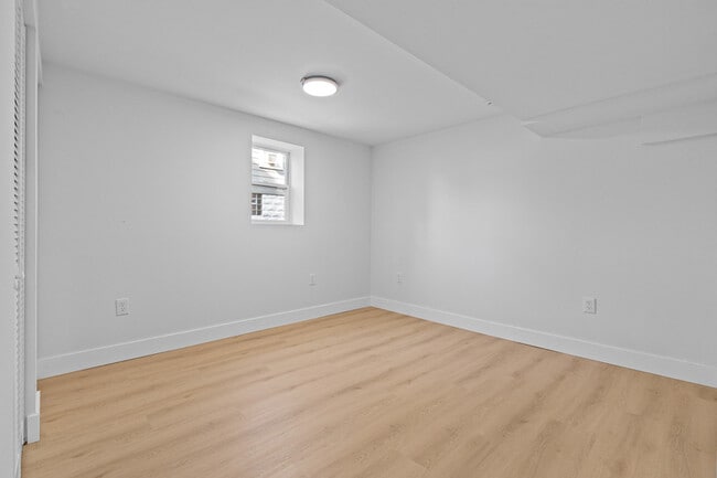 Building Photo - 2716 Woodsdale Ave