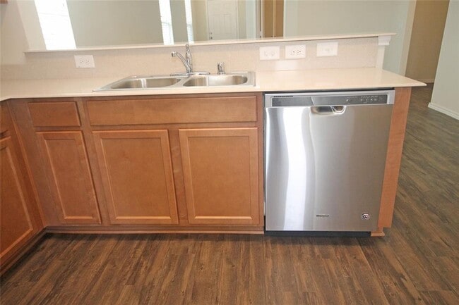 Building Photo - 4415 Iron Horse Dr