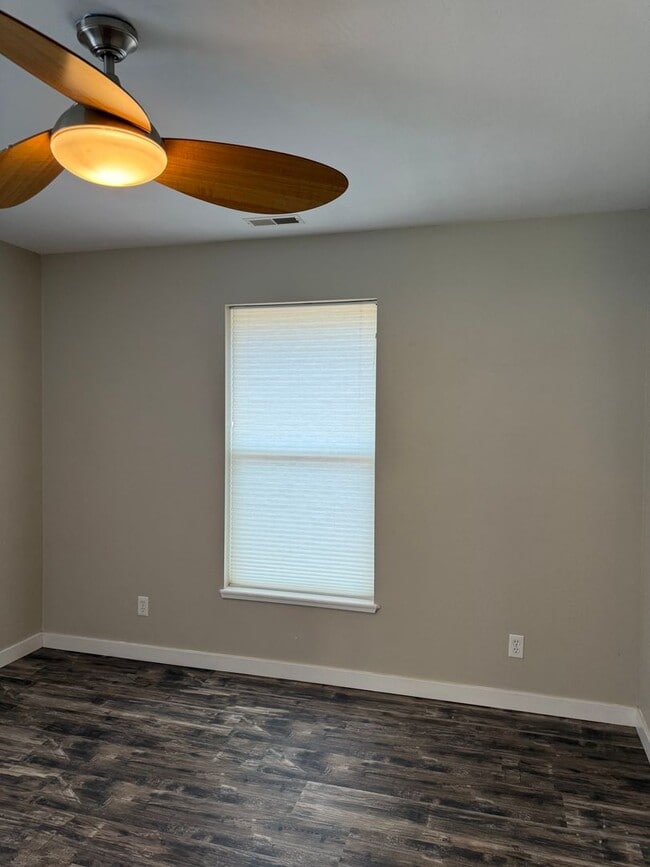 Building Photo - A Lovely Westside Single Family Home in the Desirable Valley West Subdivision