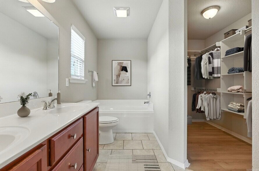 Building Photo - 5625 Pin Oak Ln