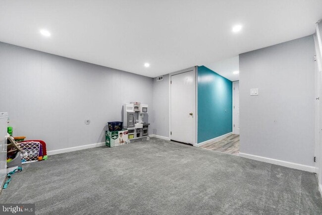 Building Photo - 945 Fariston Dr