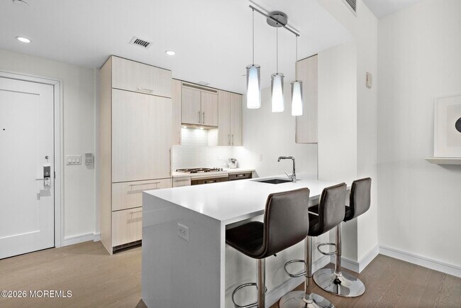 Building Photo - 15 Morris Ave